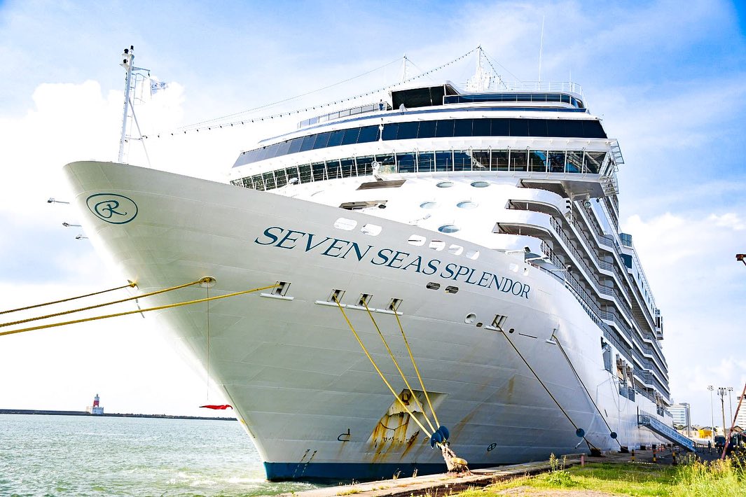 Navio das Ilhas Marshall atraca no Porto do Recife