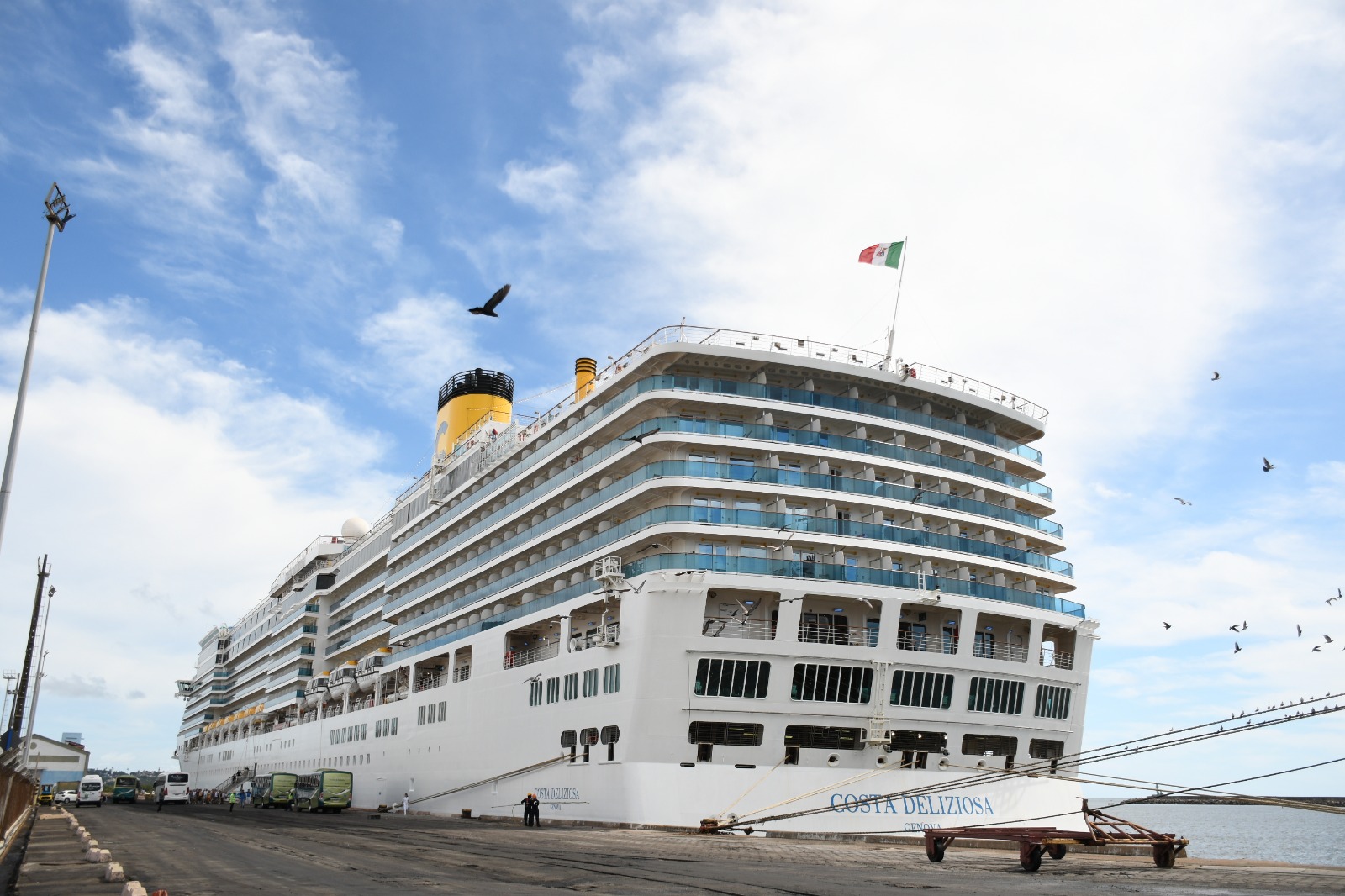 Costa Deliziosa atraca no Porto trazendo pelo menos 1.800 cruzeiristas de várias nacionalidades