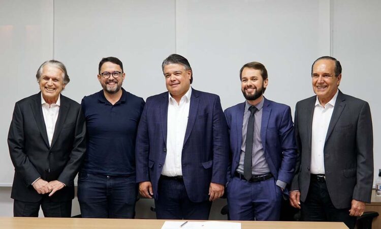 Delmiro Gouveia assume a presidência do Porto do Recife