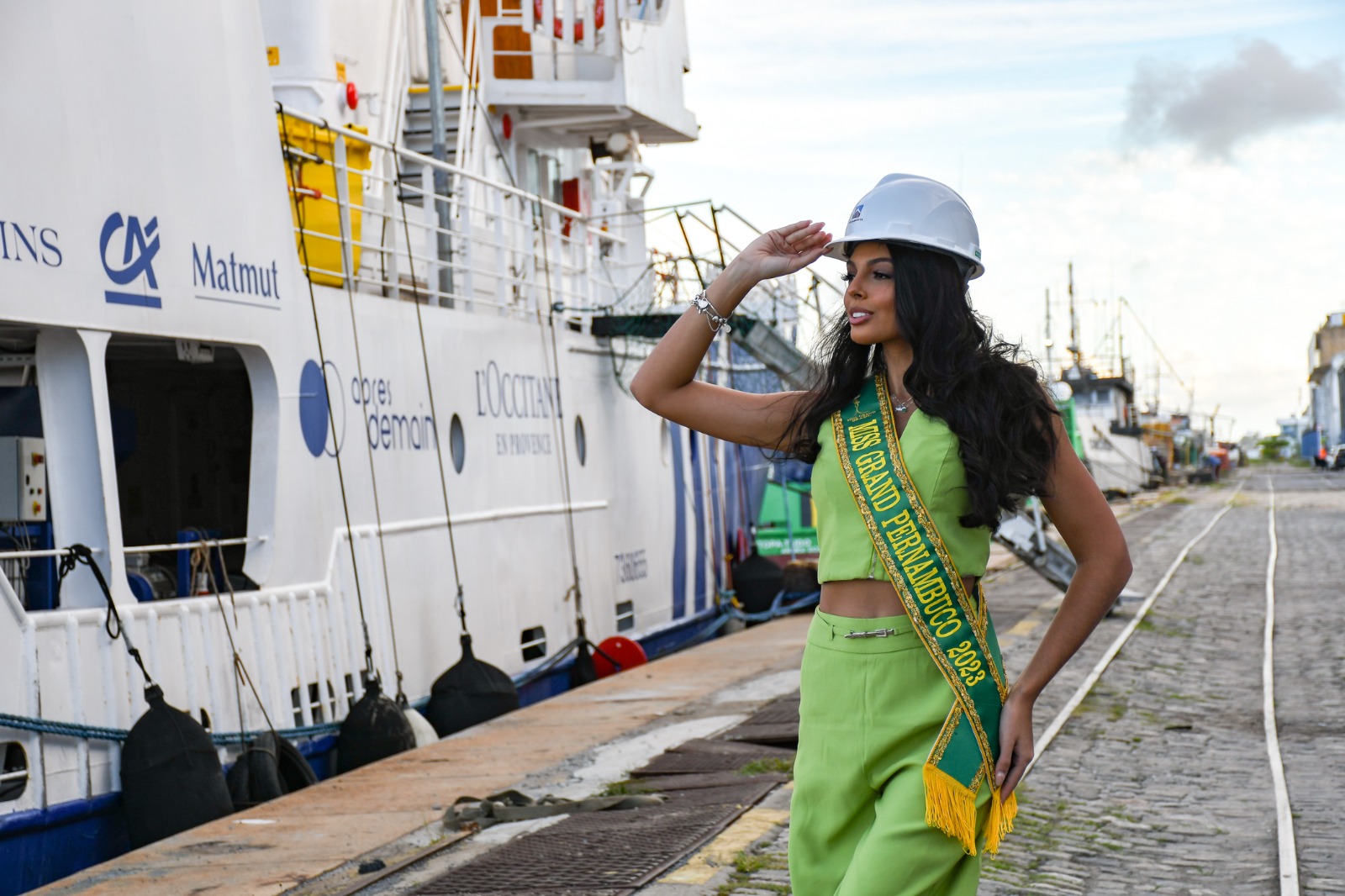 Estudante de Engenharia Naval e Miss Grand Pernambuco faz ensaio no Porto