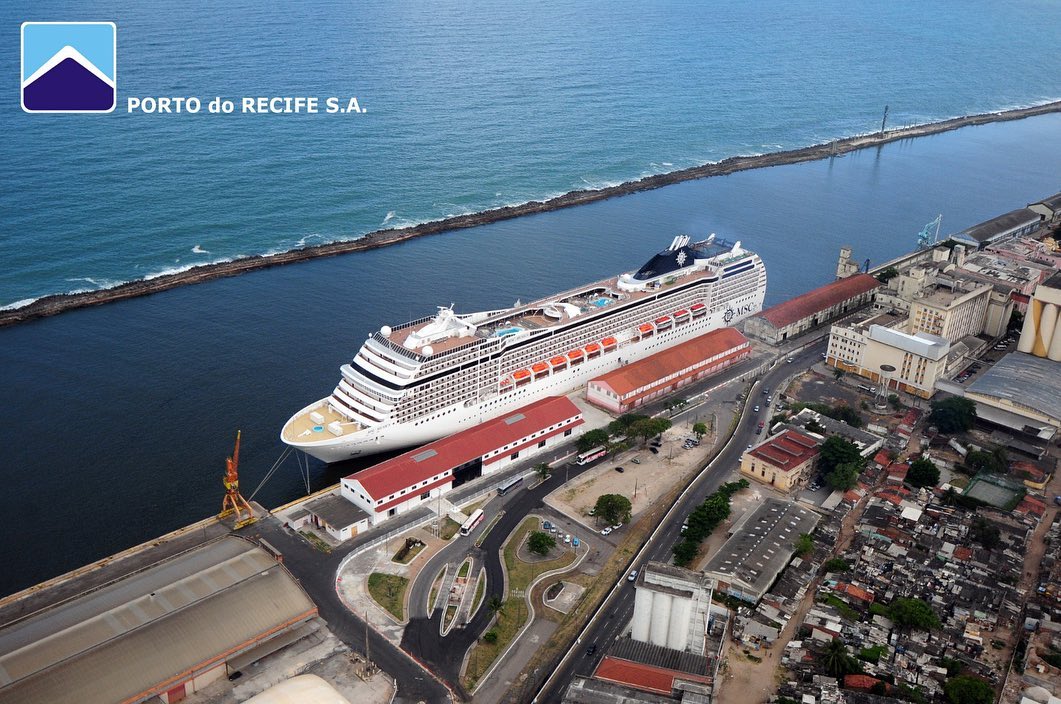 Presidente do Porto do Recife recebe prêmio de Executivo do Ano