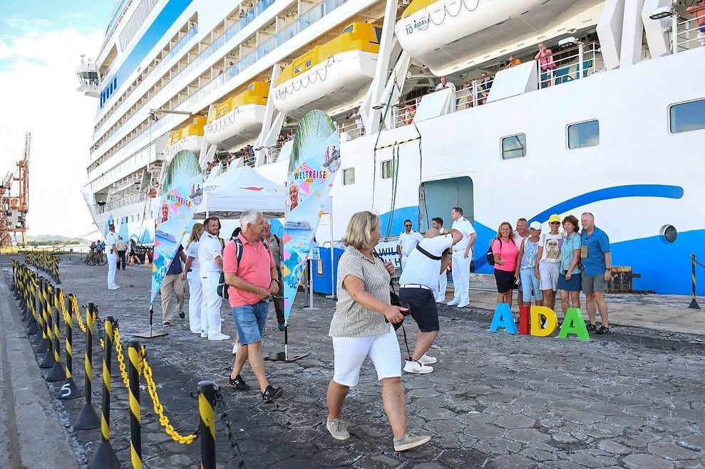 Navio italiano é recepcionado no Porto do Recife e abre temporada de cruzeiros 2023/2024