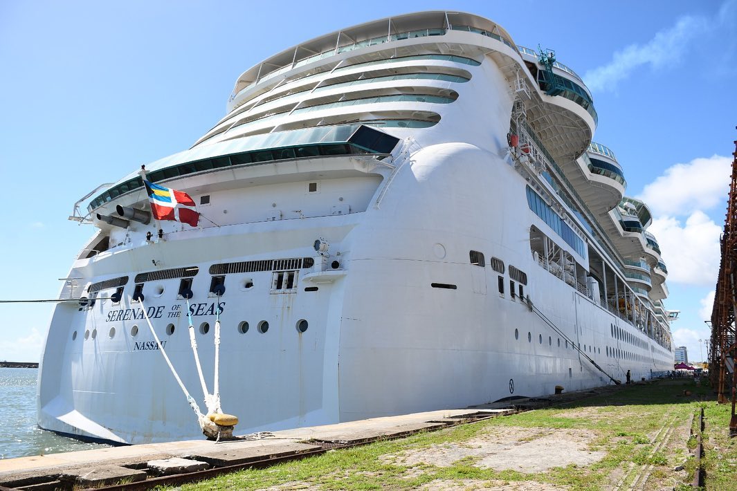 Serenade of the Seas atraca no Porto do Recife em temporada de cruzeiros