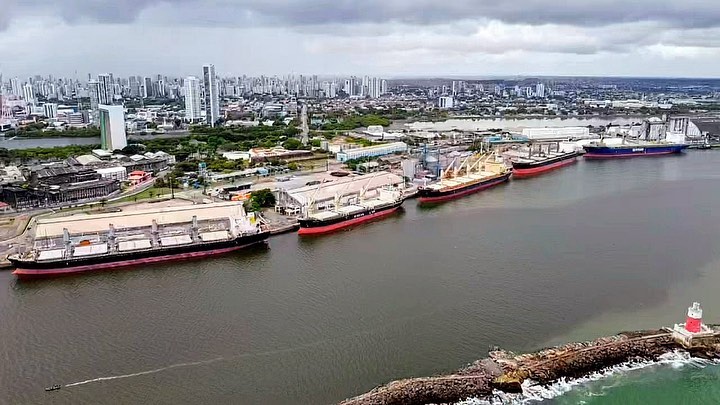 Porto do Recife inicia 2024 a todo vapor