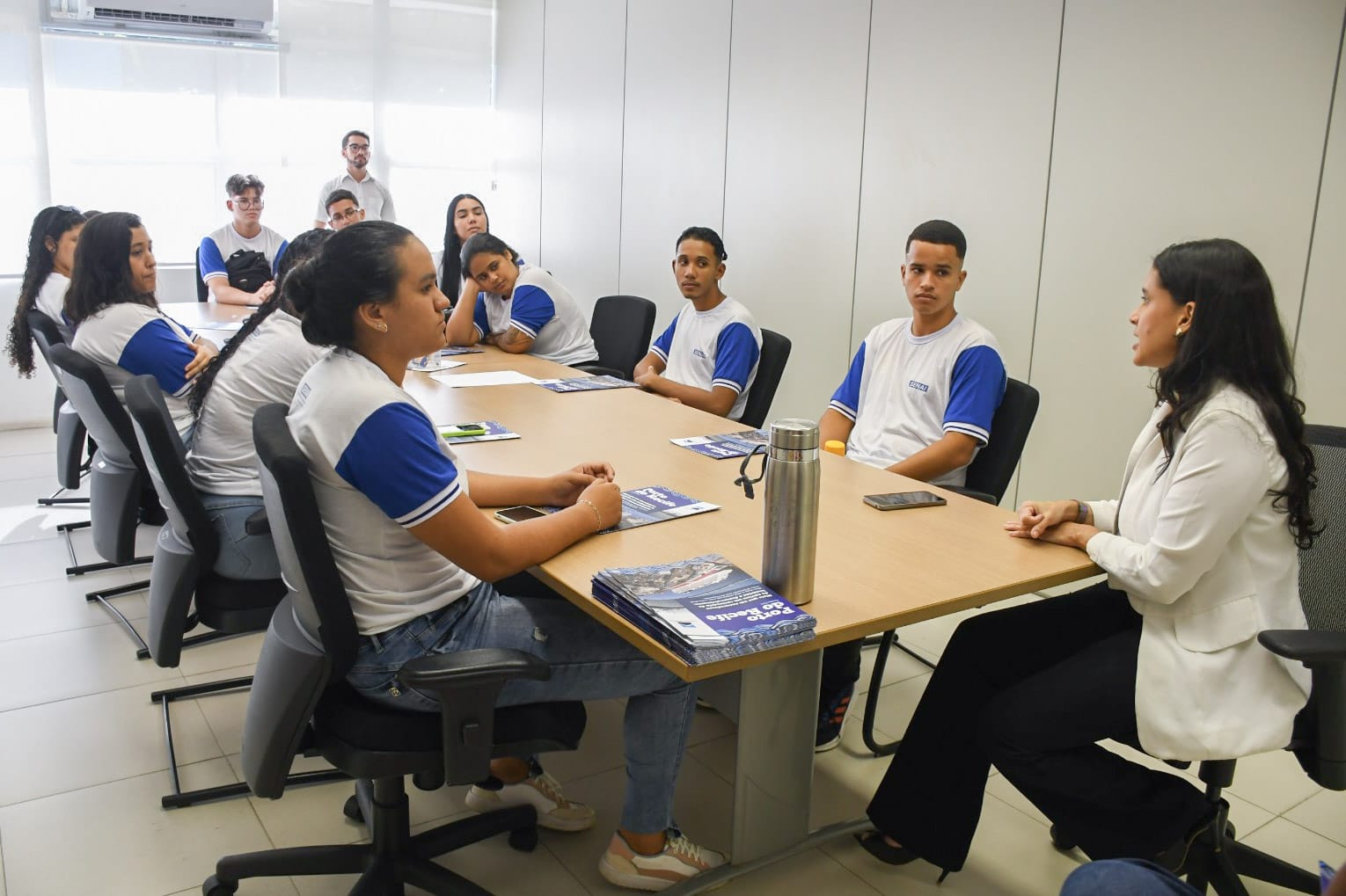 Porto do Recife recebe alunos do Senai Paulista para visita técnica
