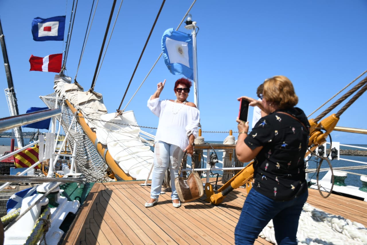 Navio escola da marinha Argentina atracou no Porto do Recife e abriu  visitação pública por dois dia