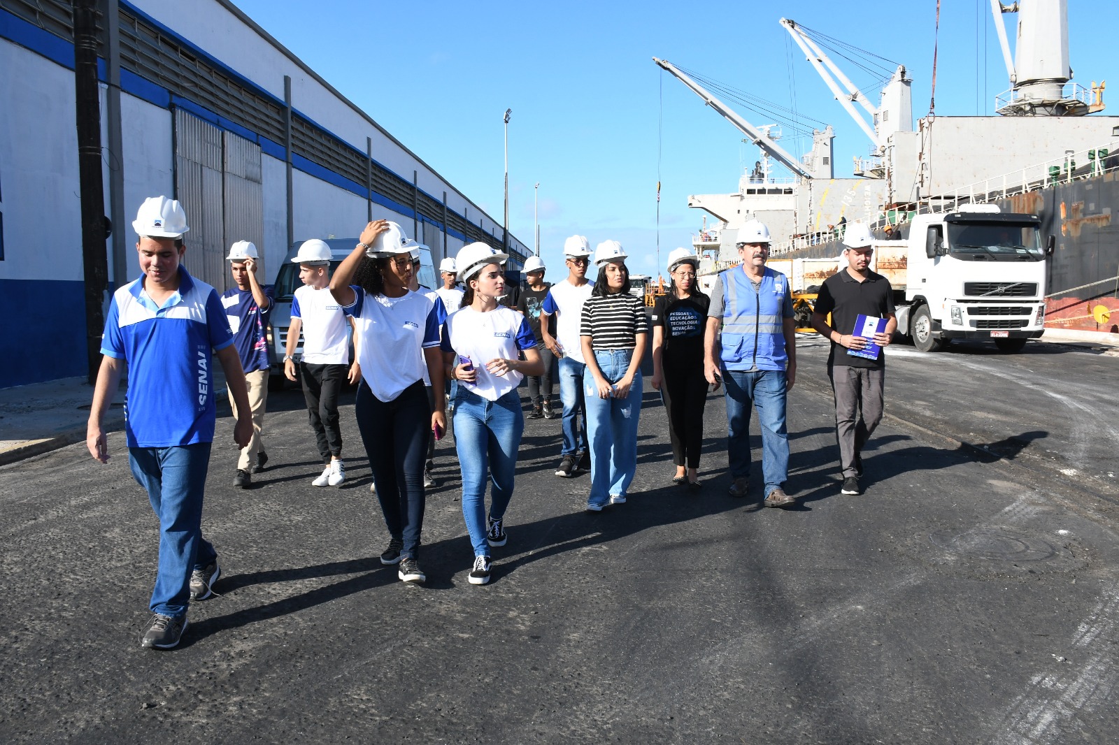 Alunos do SENAI visitam o Porto do Recife em uma experiência prática e enriquecedora