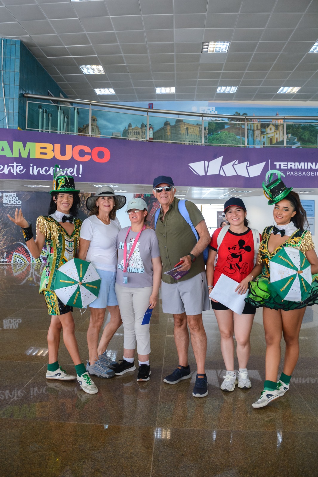 Norwegian Star atraca no Porto do Recife com mais de três mil passageiros