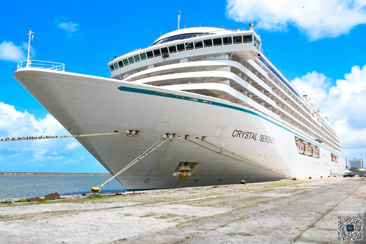 Porto do Recife recebe o navio Crystal Serenity - 11º da Temporada