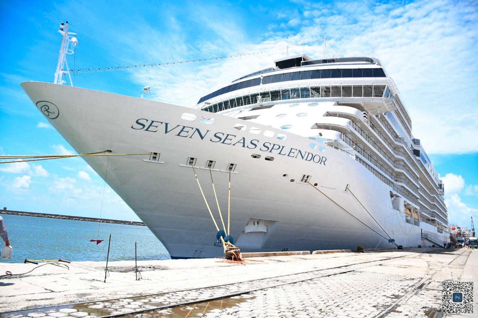 Seven Seas Splendor atraca no Porto do Recife nesta terça-feira (18)