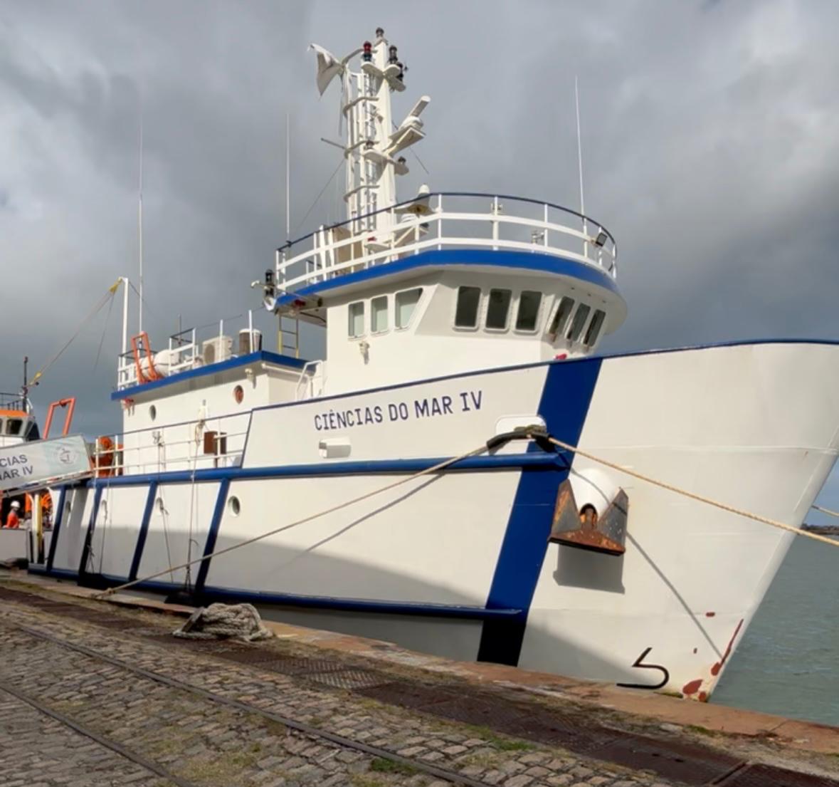 Estudantes visitam Navio Escola no Porto do Recife