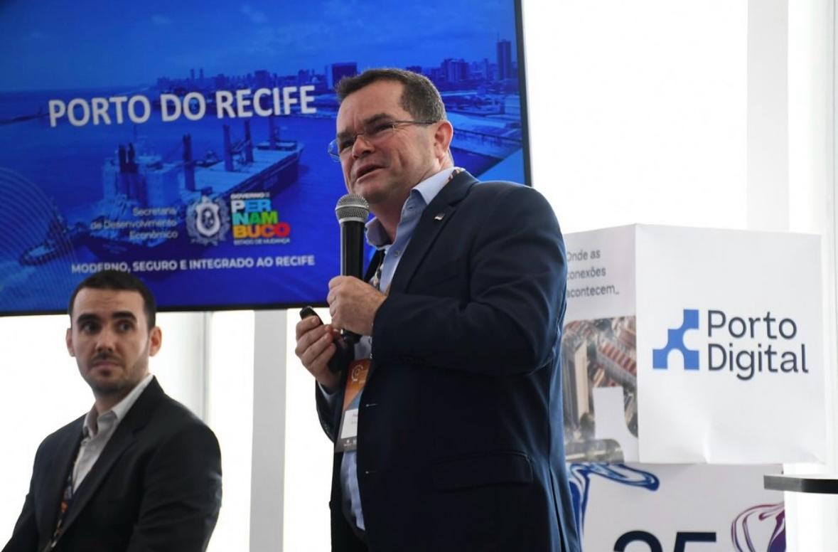 Presidente do Porto do Recife faz palestra no ENIP