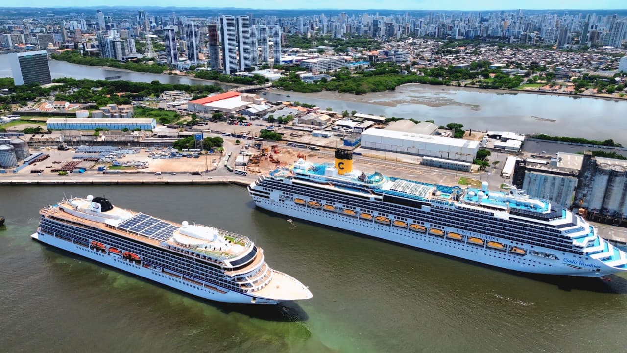 Temporada de navios movimenta Porto do Recife