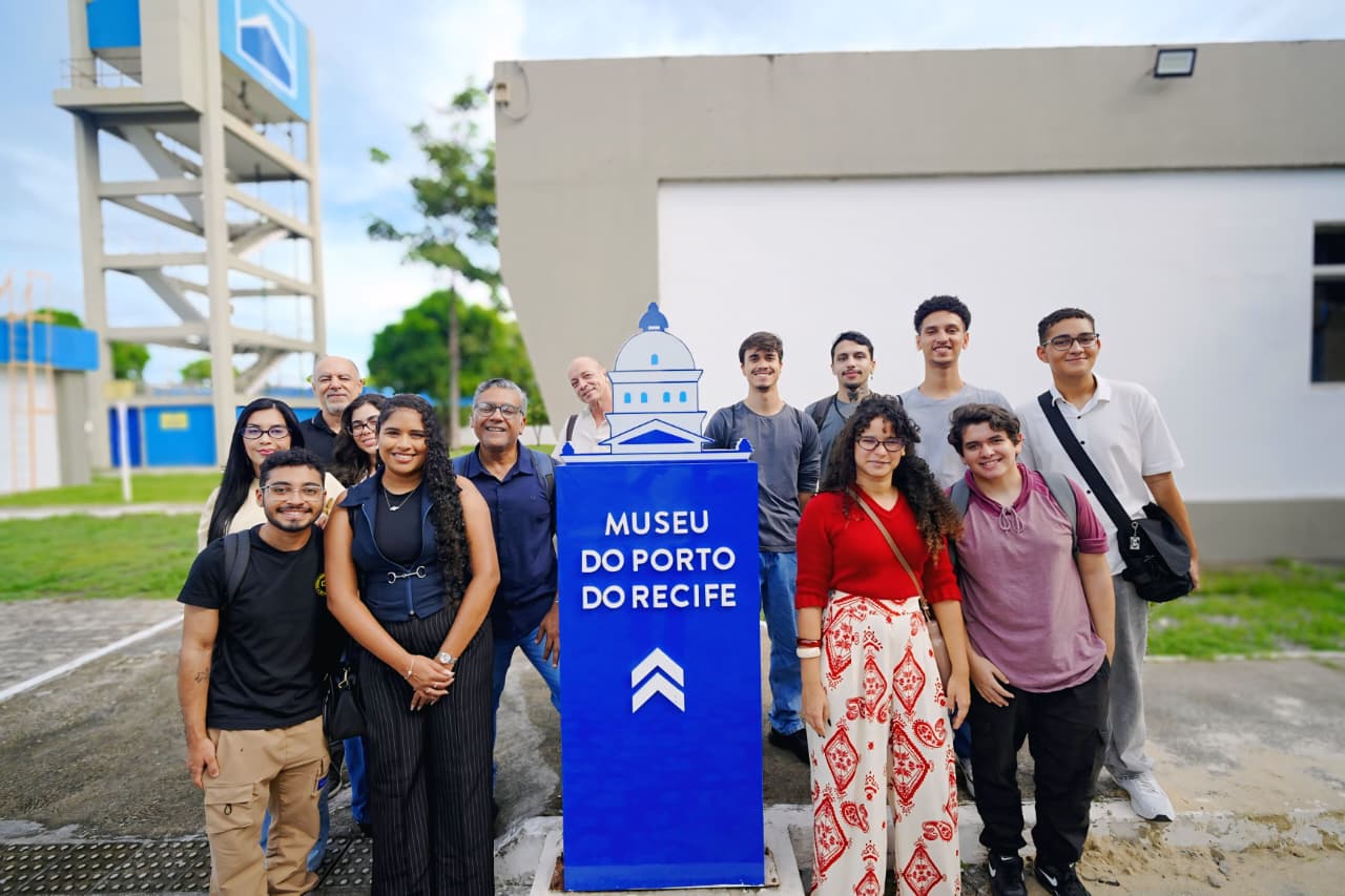 Integrantes do Museu da Cidade do Recife realizam visita técnica ao futuro Museu do Porto