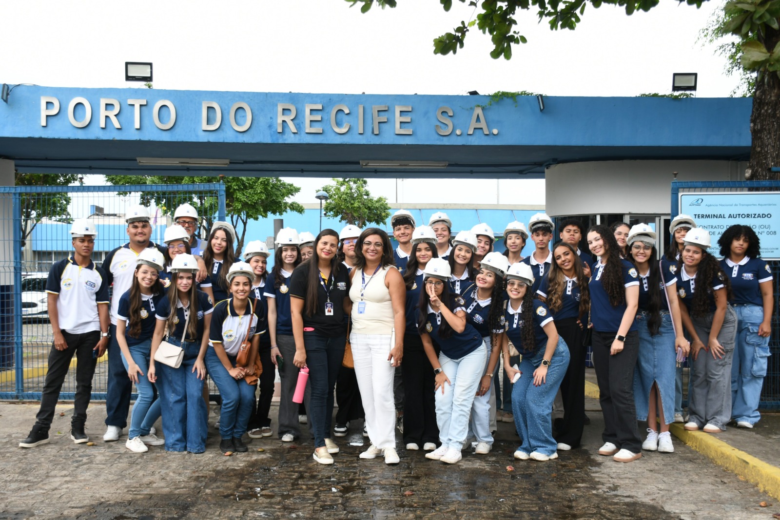 Estudantes de Garanhuns realizam visita técnica ao Porto do Recife